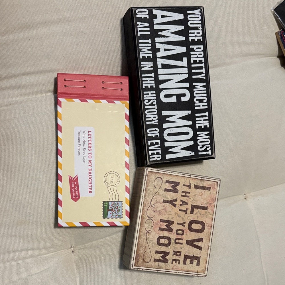 Set of Sentimental Mom Plaques and Letters